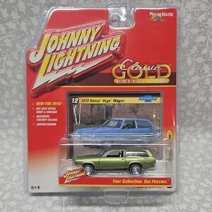Johnny Lightning Green 1972 Chevy Vega Wagon Classic Gold R2 Limited Edition